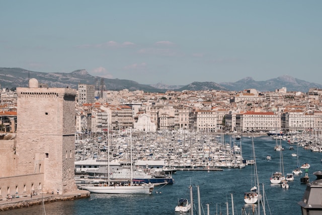 Guide de voyage Marseille avec des enfants: lieux locaux, aires de jeux pour enfants, glaciers et plus